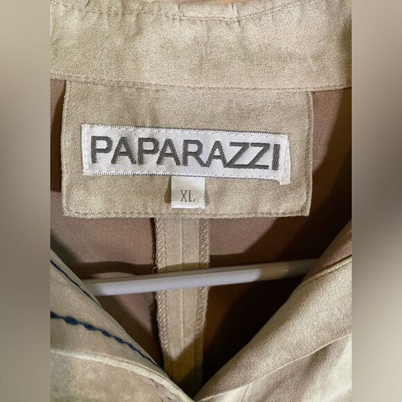 ‎Two paparazzi blouses - Picture 2 of 13